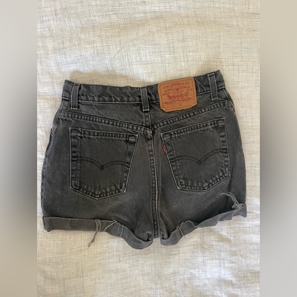 Vintage Levi Shorts - Picture 4 of 5